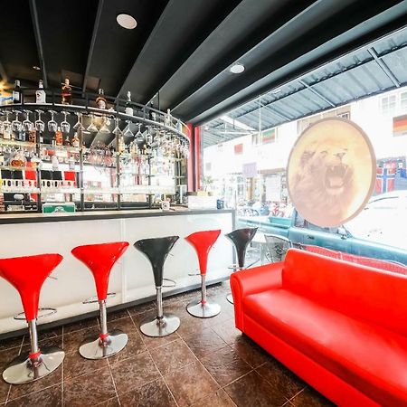Oyo 244 Roar Inn Patong Ngoại thất bức ảnh