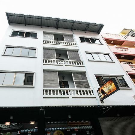 Oyo 244 Roar Inn Patong Ngoại thất bức ảnh