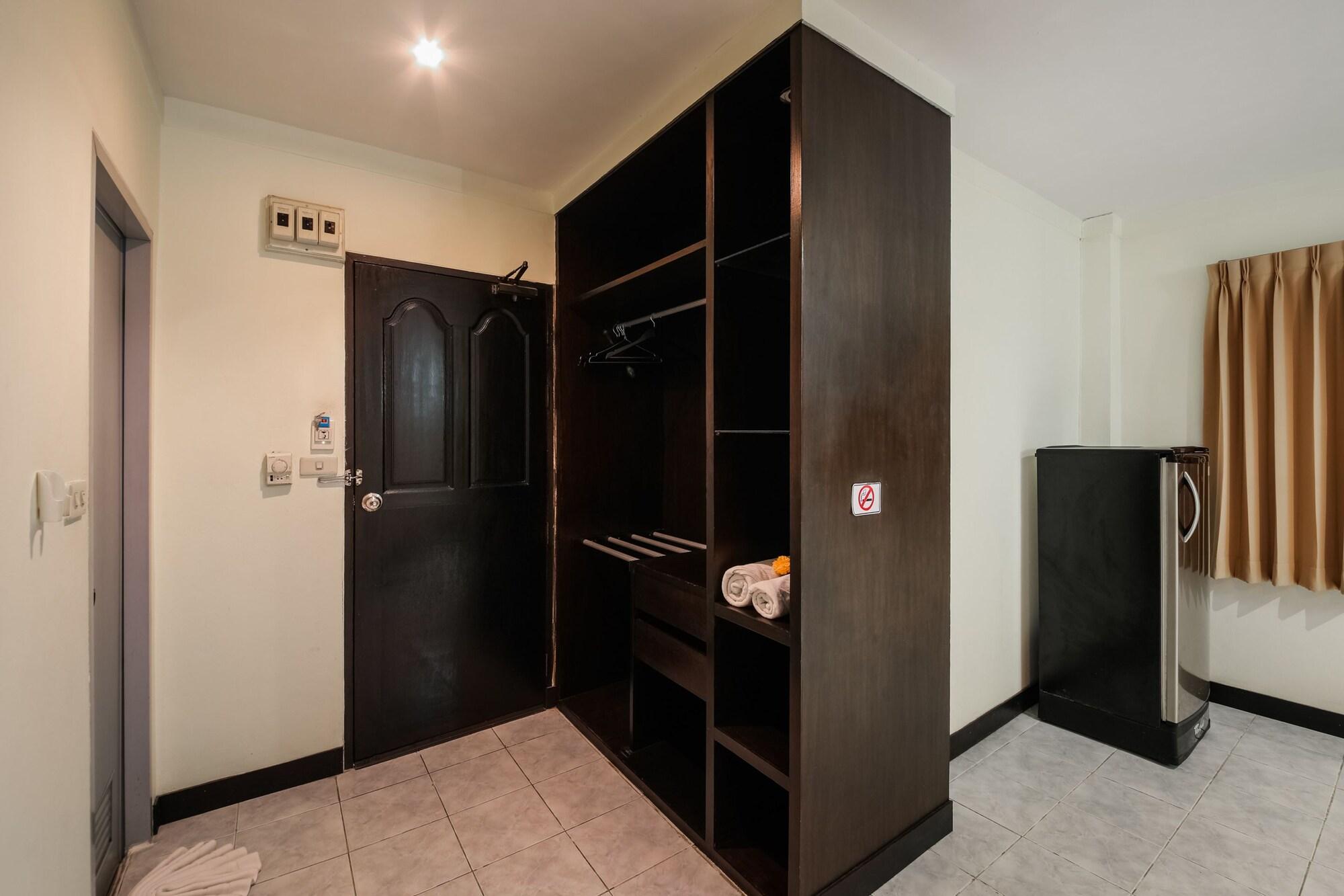 Oyo 244 Roar Inn Patong Ngoại thất bức ảnh