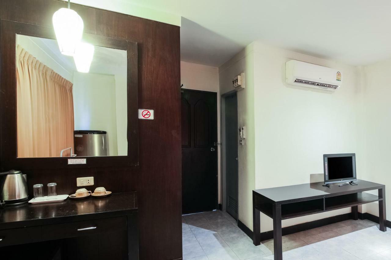 Oyo 244 Roar Inn Patong Ngoại thất bức ảnh